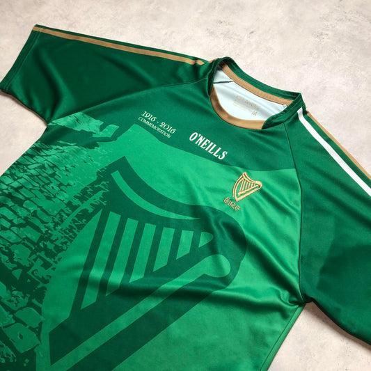 Vintage Guiness Memorials mez