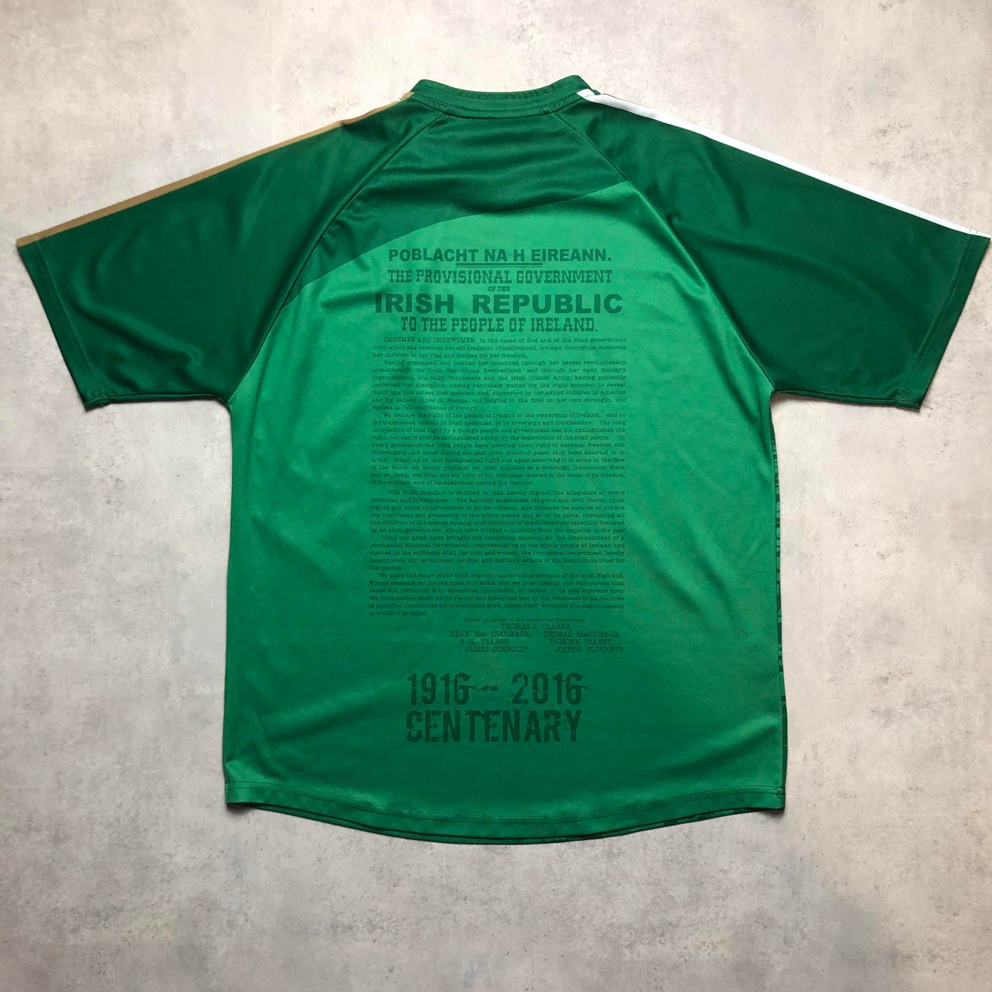 Vintage Guiness Memorials mez