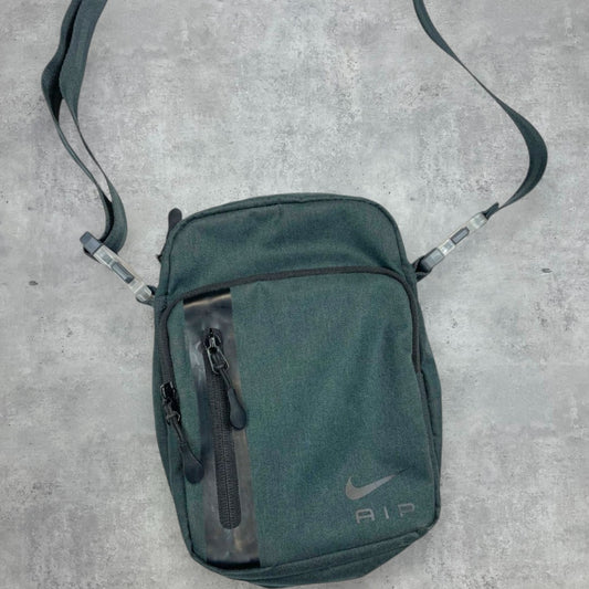 Nike sötétzöld sling bag