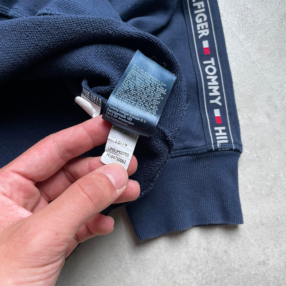 Tommy Hilfiger sötétkék tape crewneck