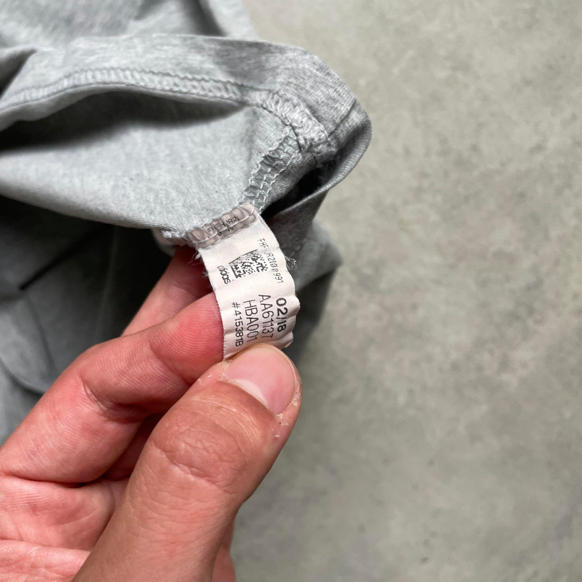Adidas szürke graphic póló