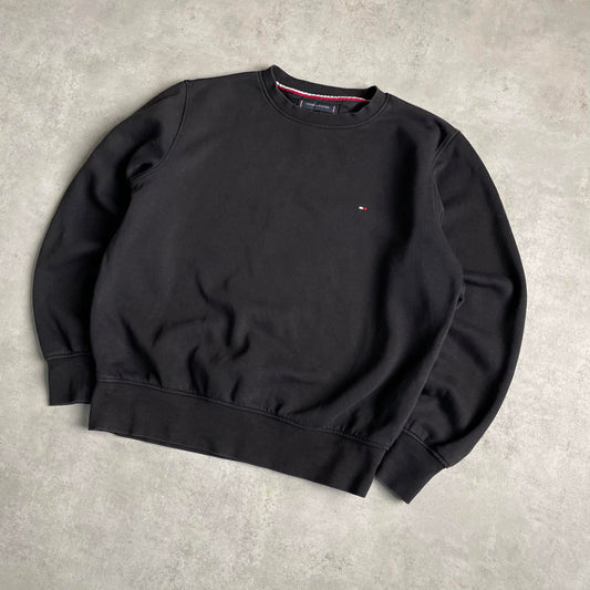 Tommy Hilfiger fekete környakú pulóver