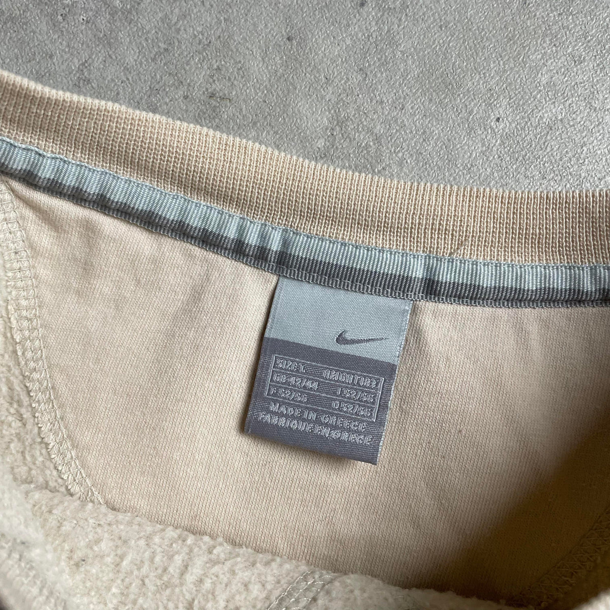 Nike bézs silvertag crewneck