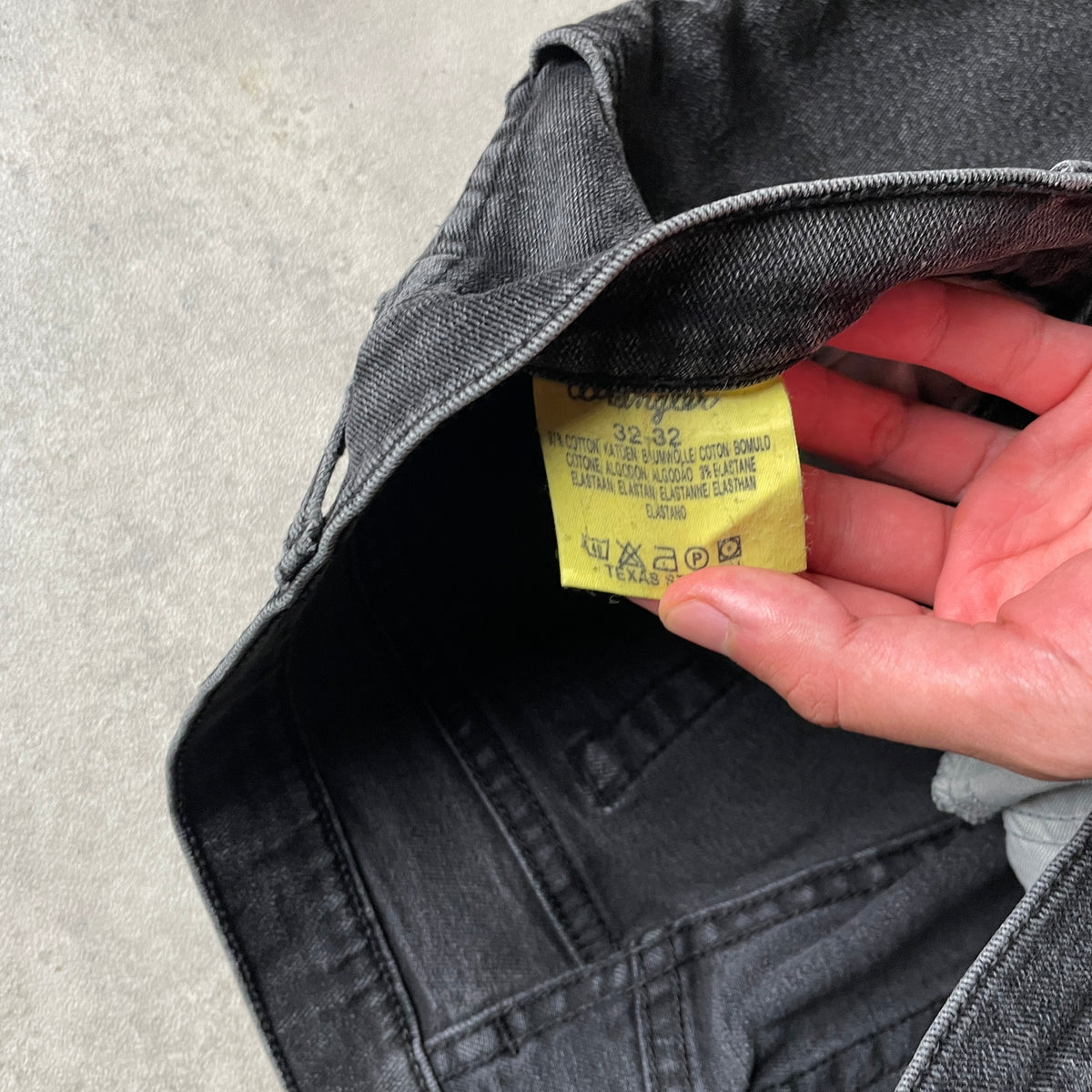 Wrangler sötétszürke farmernadrág