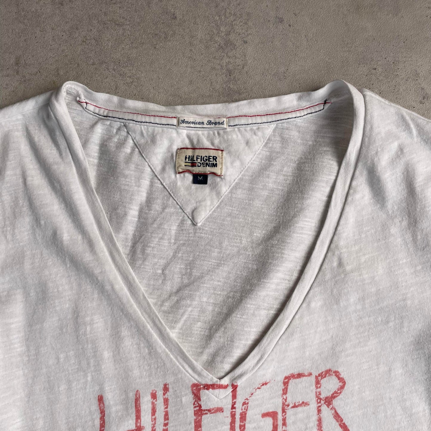 Tommy Jeans v-nyakú póló