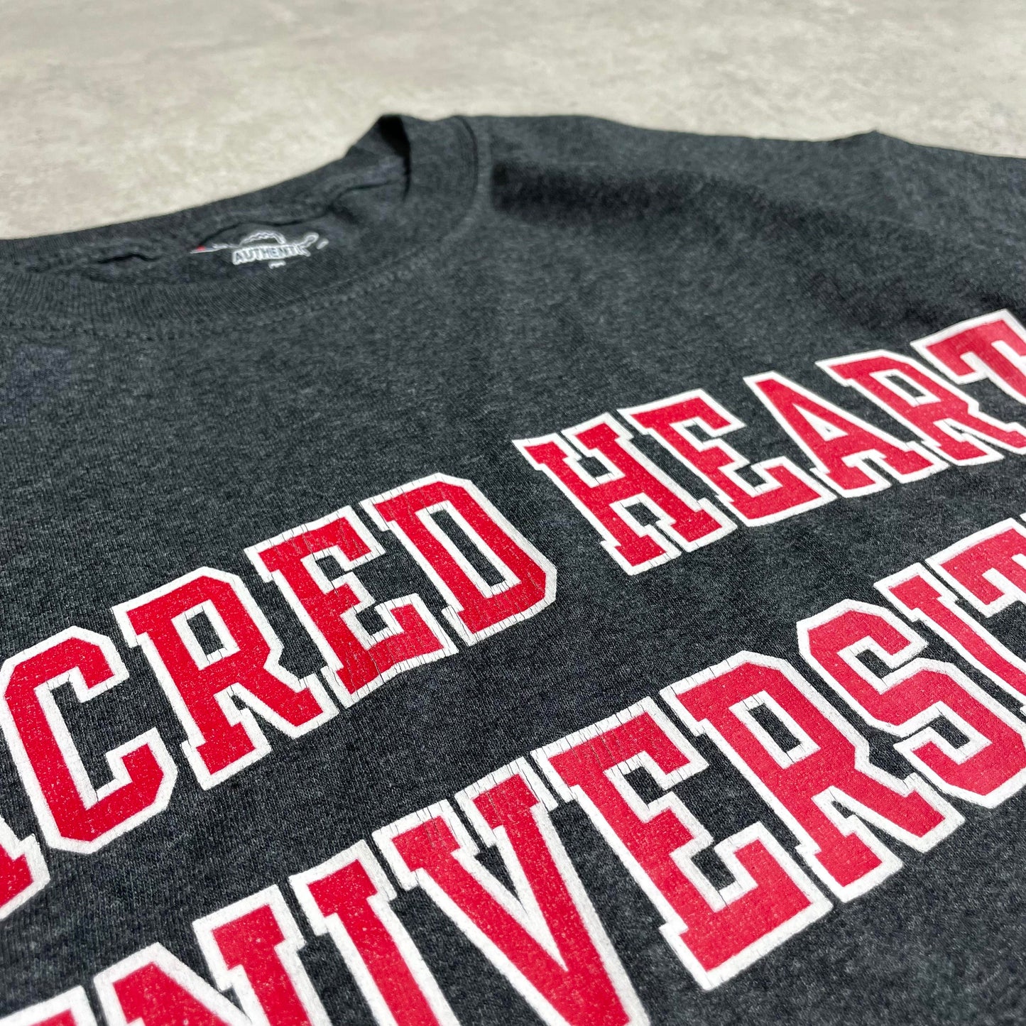 Champion Sacred Heart University póló