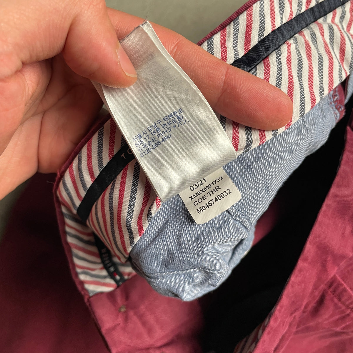 Tommy Hilfiger bordó chinonadrág
