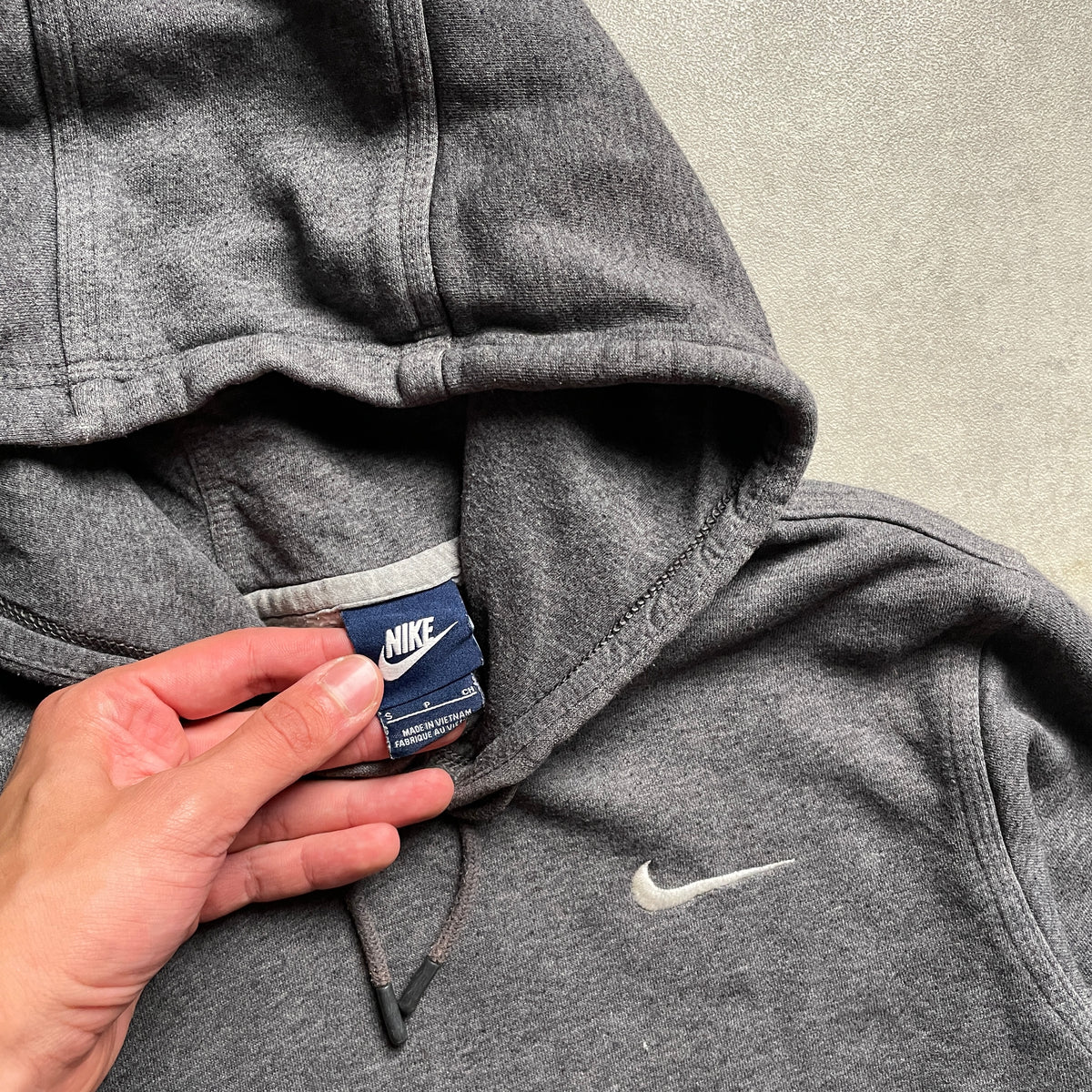 Nike szürke small logo hoodie