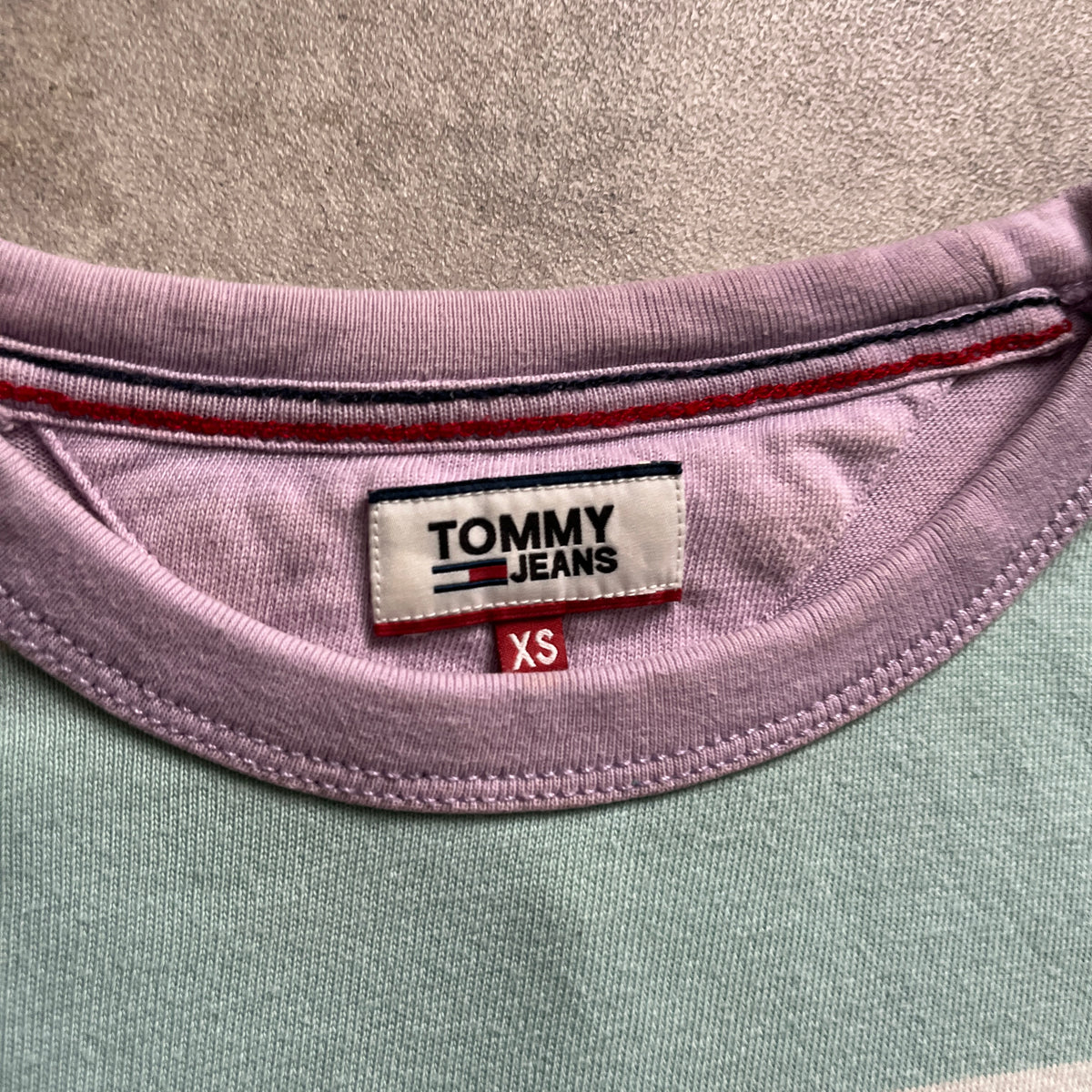 Tommy Jeans csíkos pulcóver