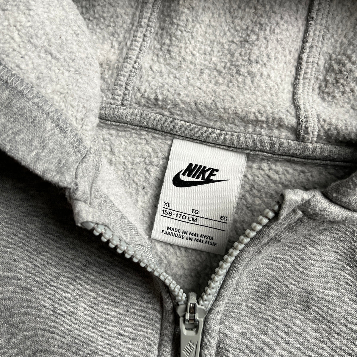 Nike szürke club logo zipup hoodie