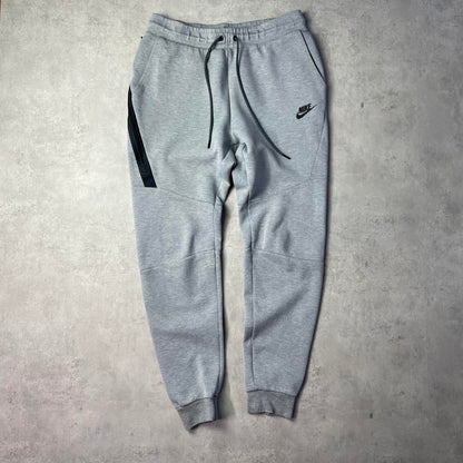 Nike szürke tech fleece melegítő szett