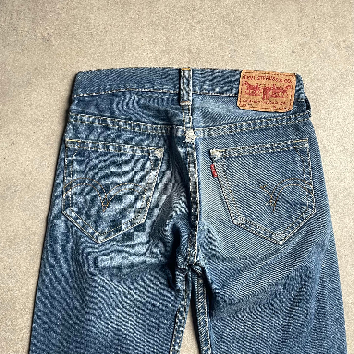Levi's 907 bootcut farmernadrág