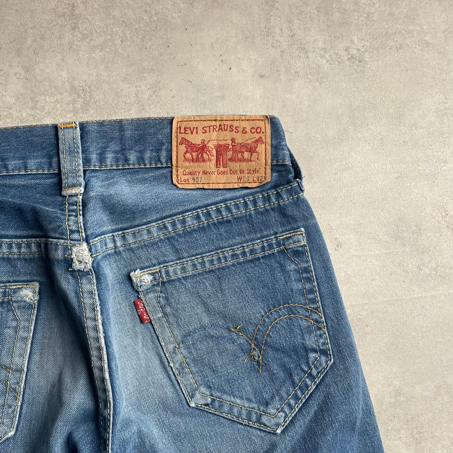 Levi's 907 bootcut farmernadrág