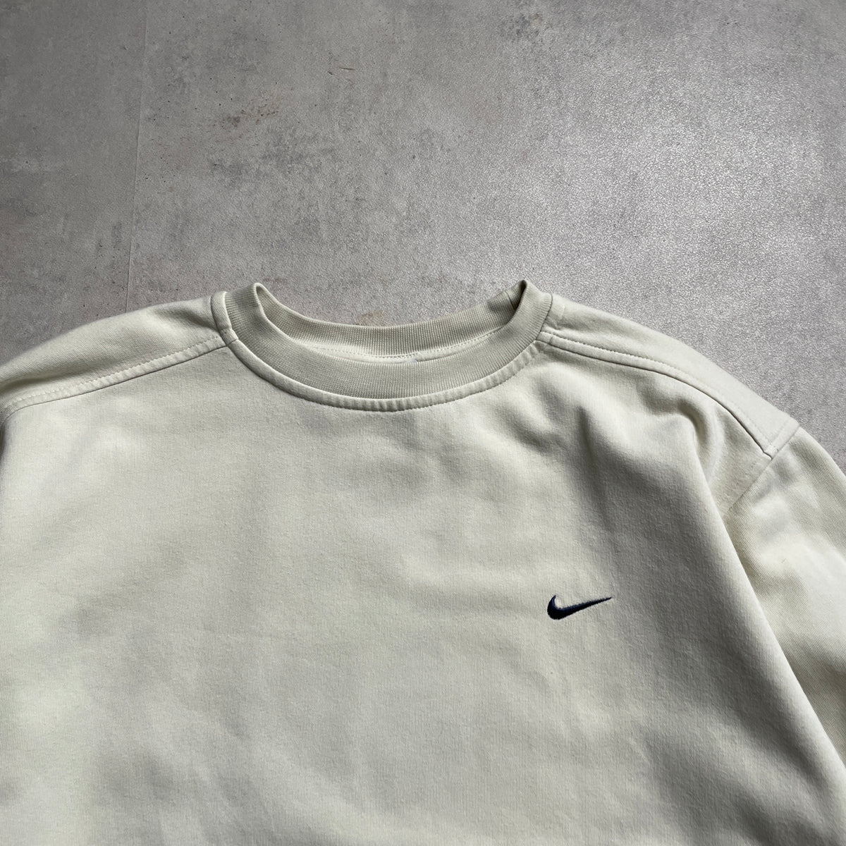 Nike krémszínű silvertag crewneck