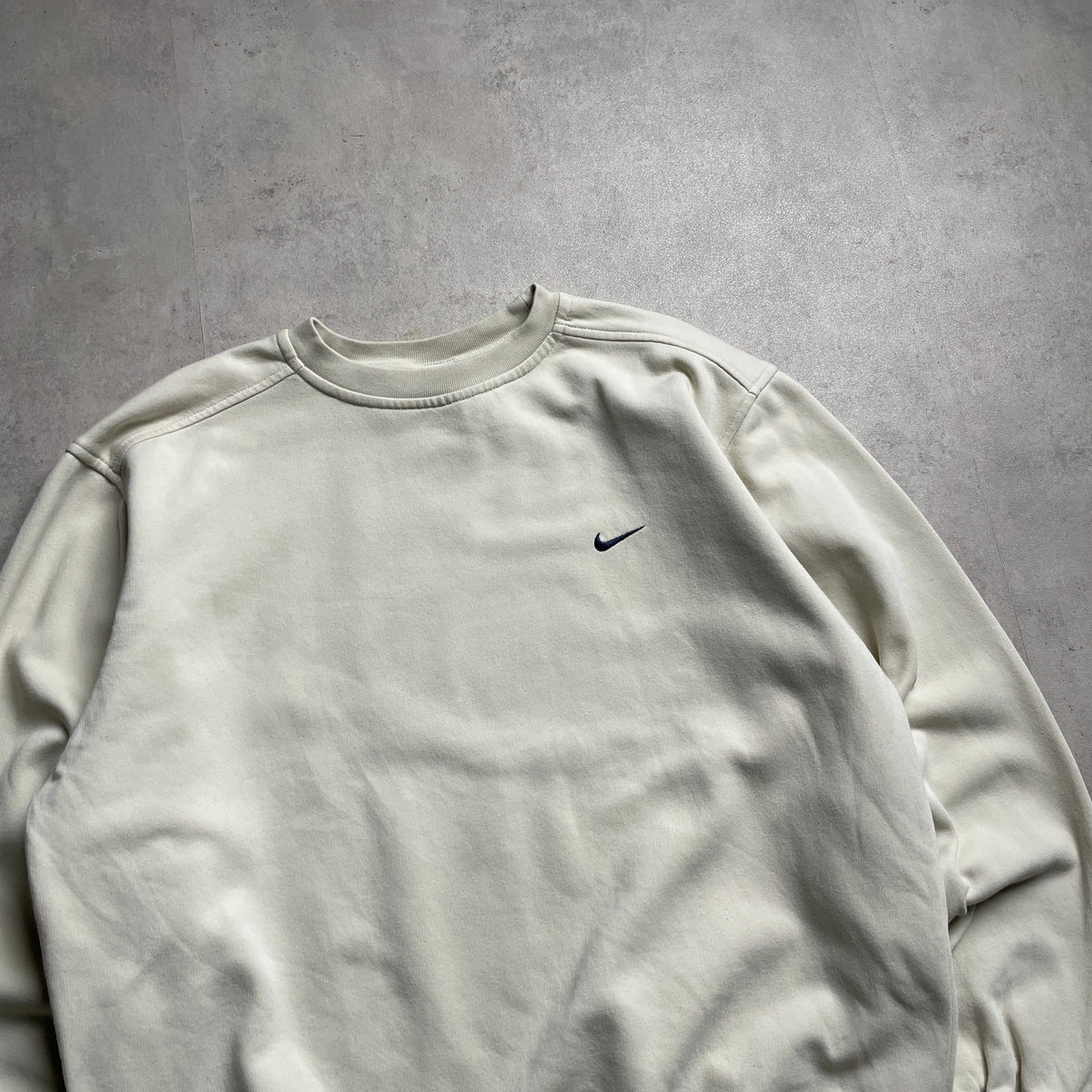 Nike krémszínű silvertag crewneck