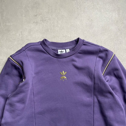 Adidas lila center logo crewneck