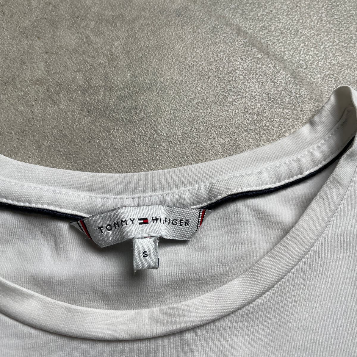 Tommy Hilfiger strasszos póló