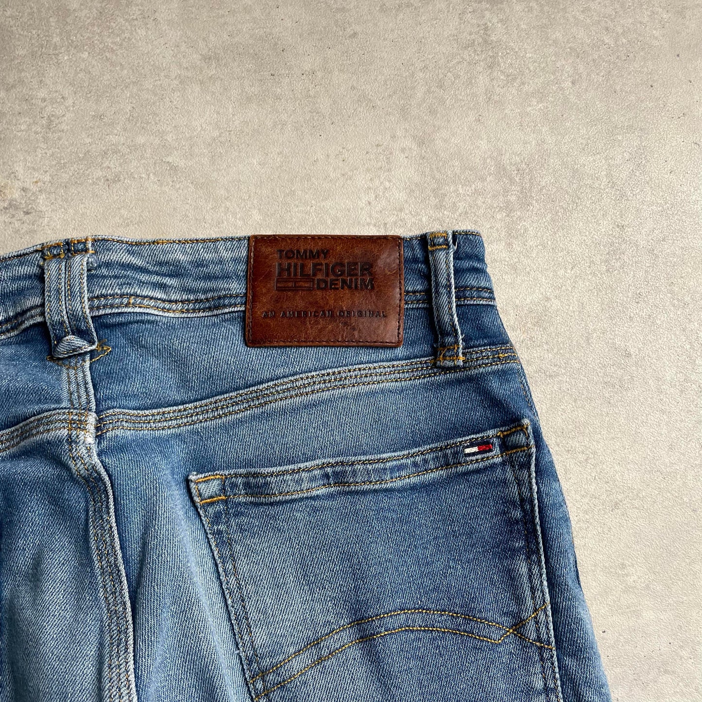 Tommy Hilfiger straight fit farmernadrág