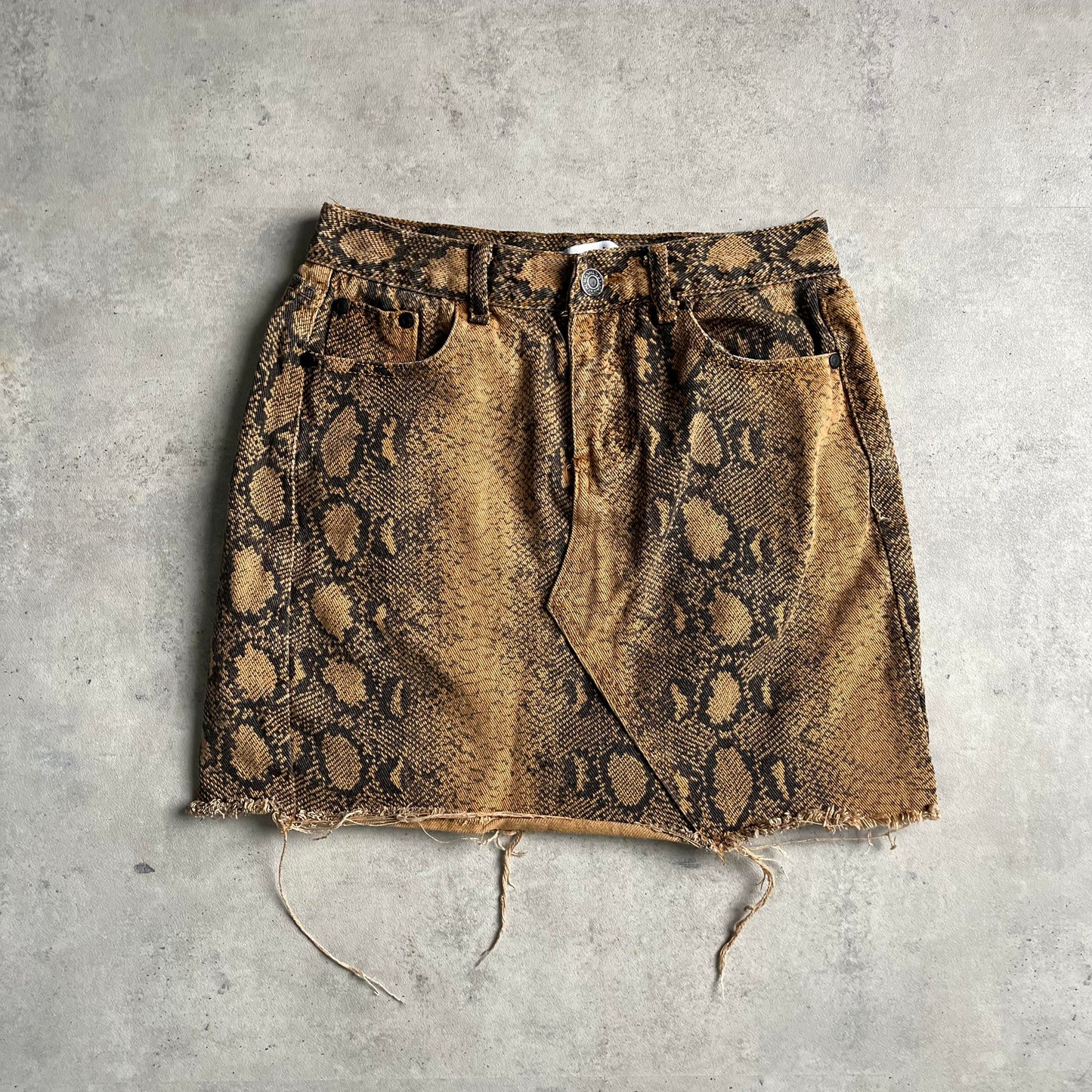 By Clara y2k snakeskin szoknya