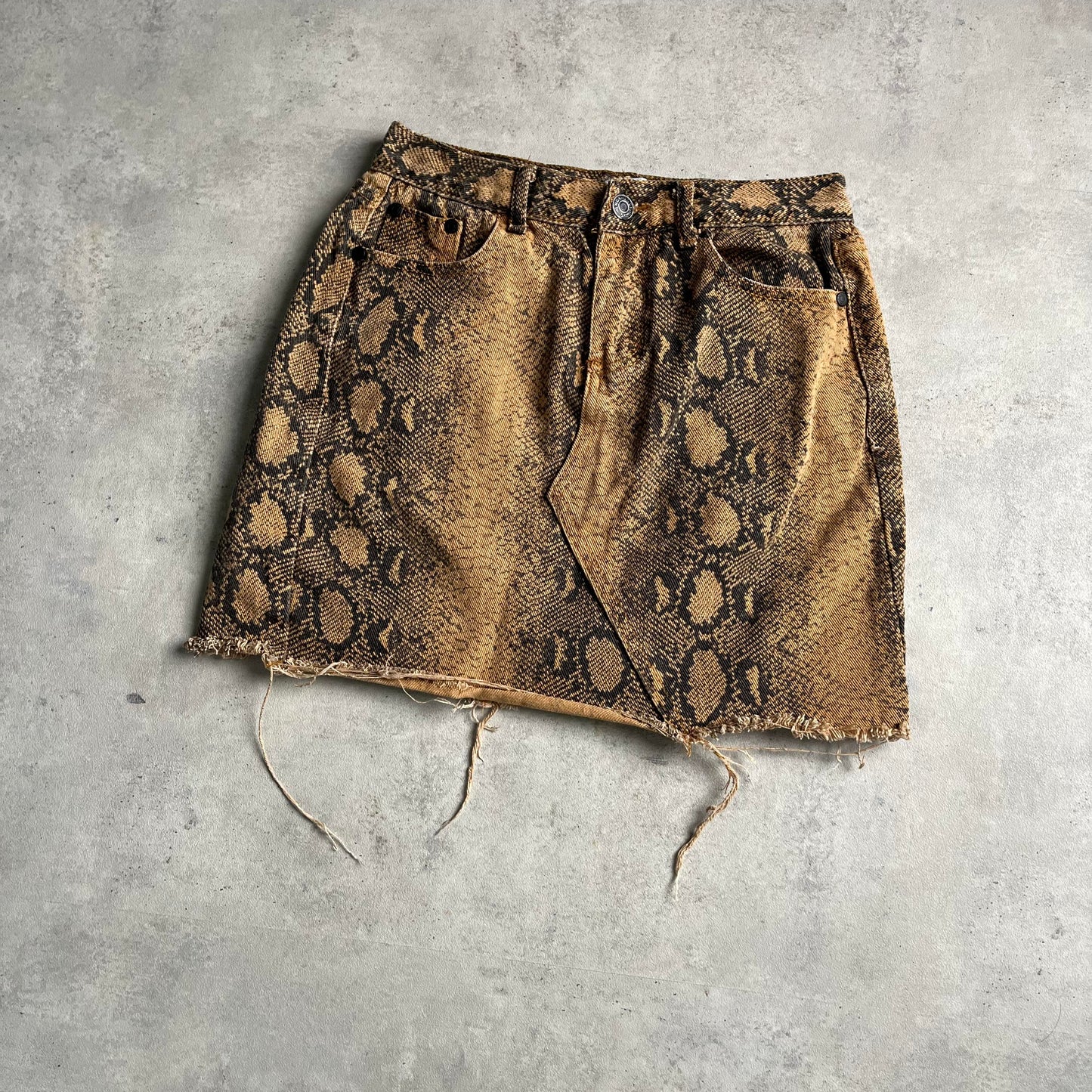 By Clara y2k snakeskin szoknya