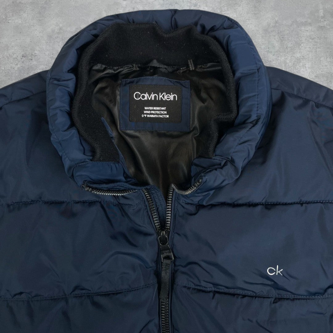 Calvin Klein sötétkék pufferkabát
