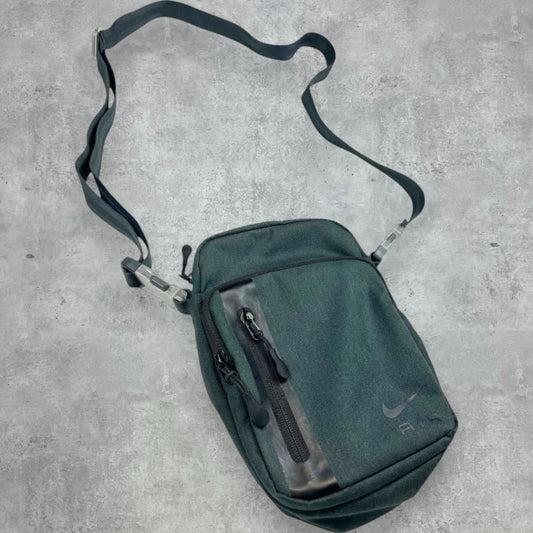 Nike sötétzöld sling bag