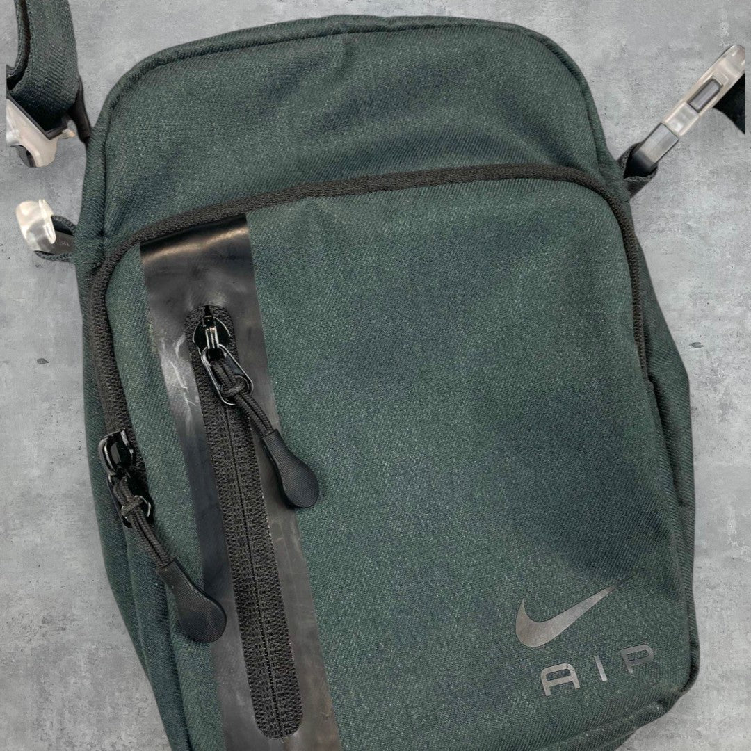 Nike sötétzöld sling bag