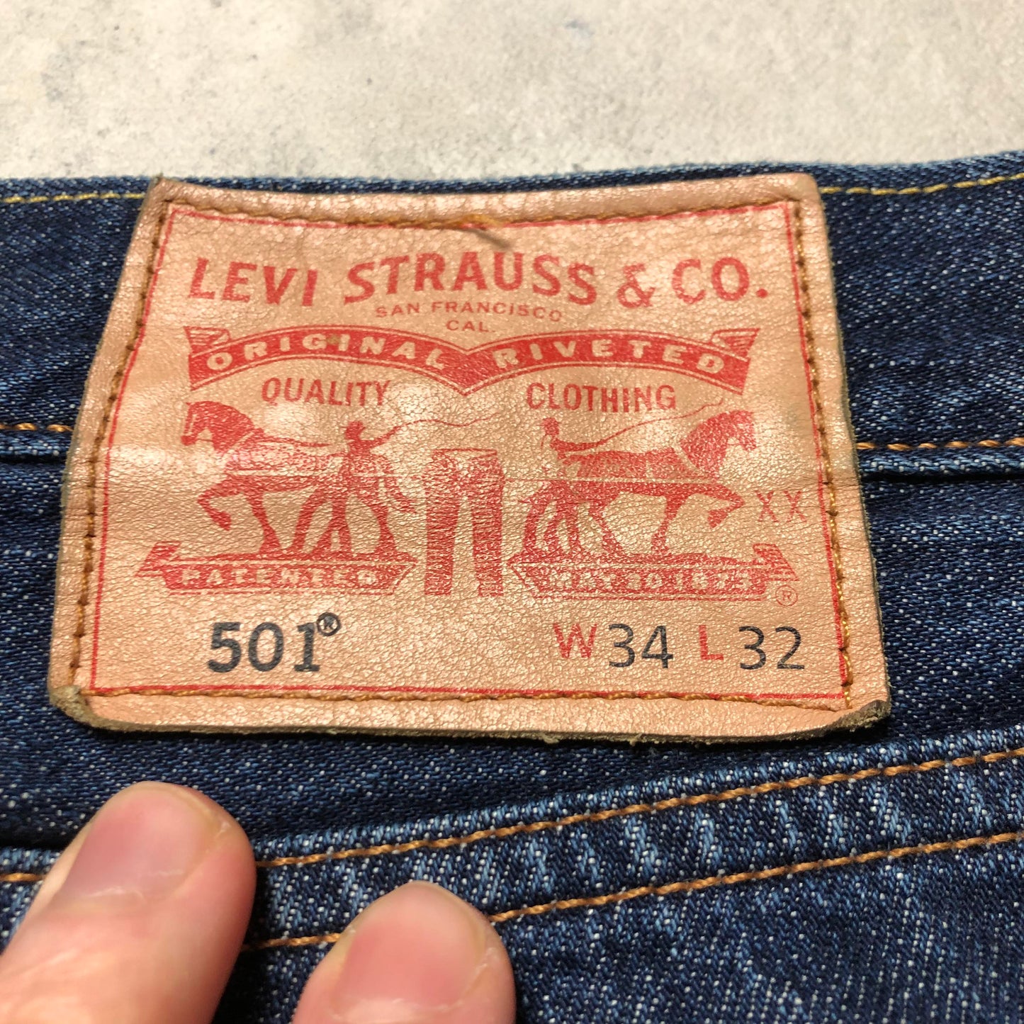 Levi's sötétkék 501 farmernadrág