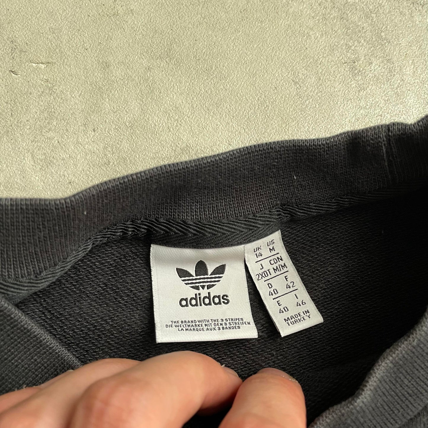 Adidas fekete leopárdmintás crewneck