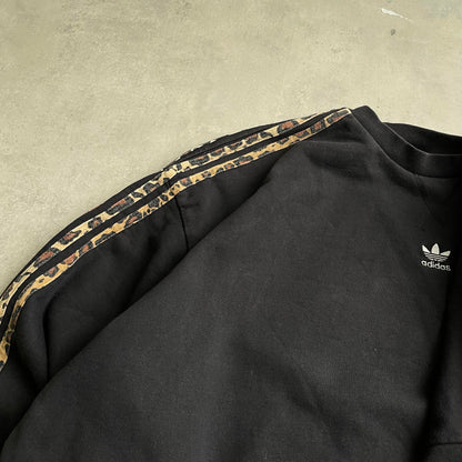 Adidas fekete leopárdmintás crewneck