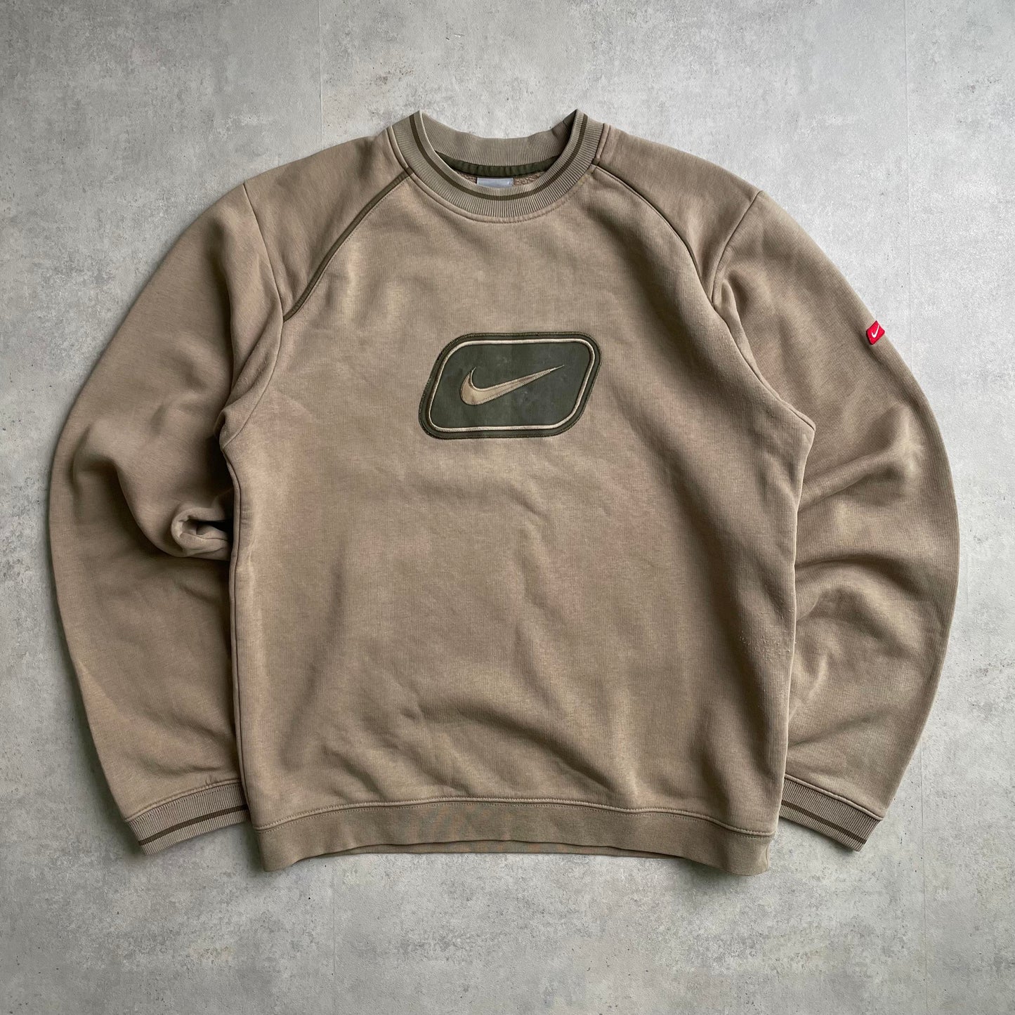 Nike y2k barna crewneck