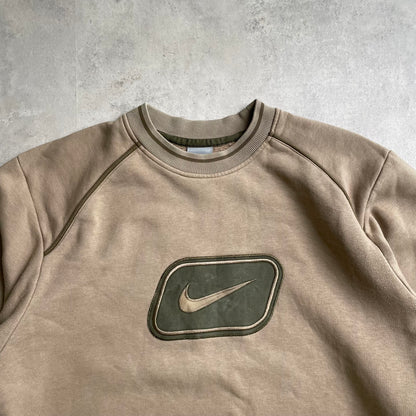 Nike y2k barna crewneck