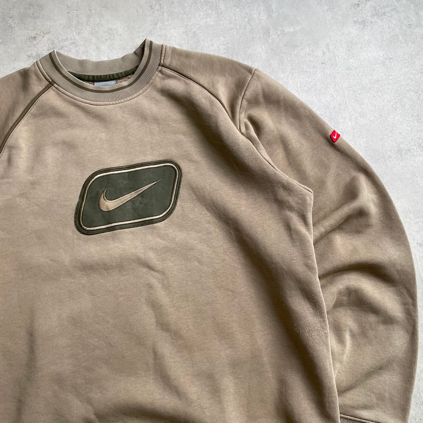 Nike y2k barna crewneck