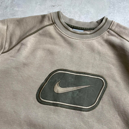 Nike y2k barna crewneck