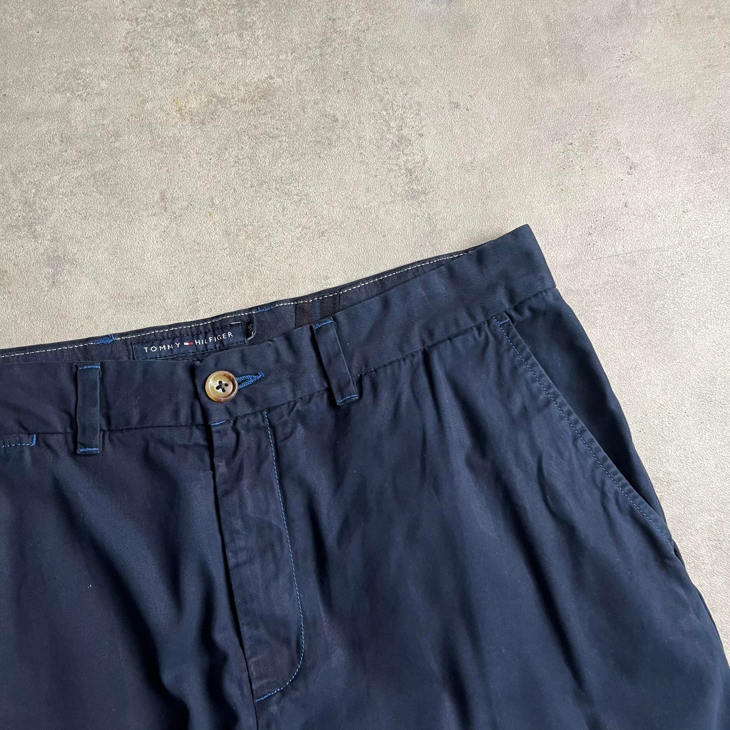 Tommy Hilfiger sötétkék chino rövidnadrág
