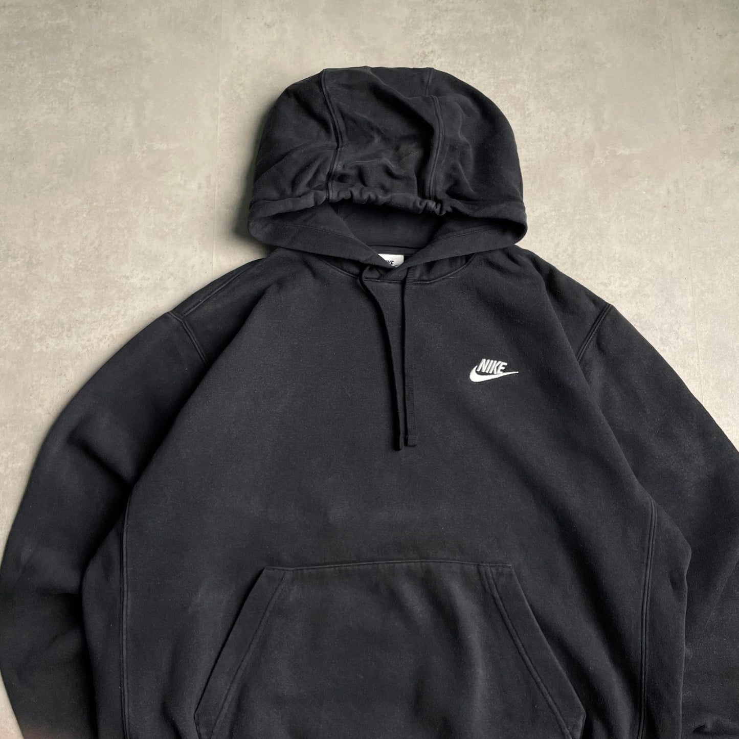 Nike fekete club logo hoodie