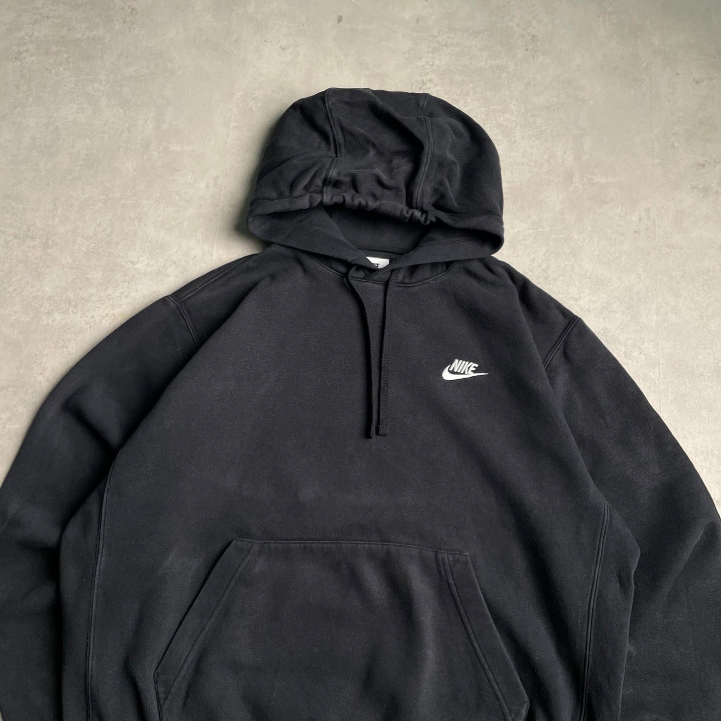 Nike fekete club logo hoodie