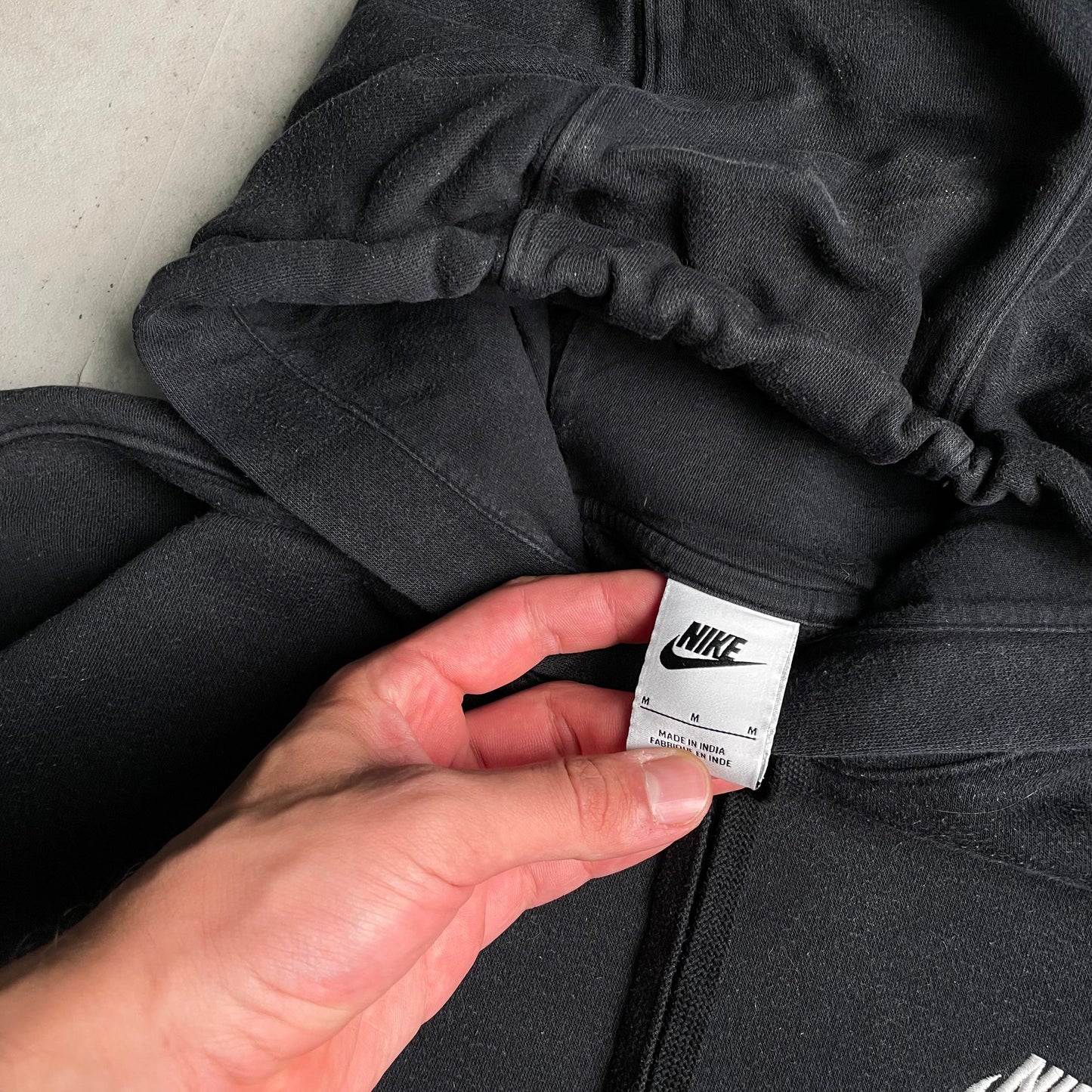 Nike fekete club logo hoodie