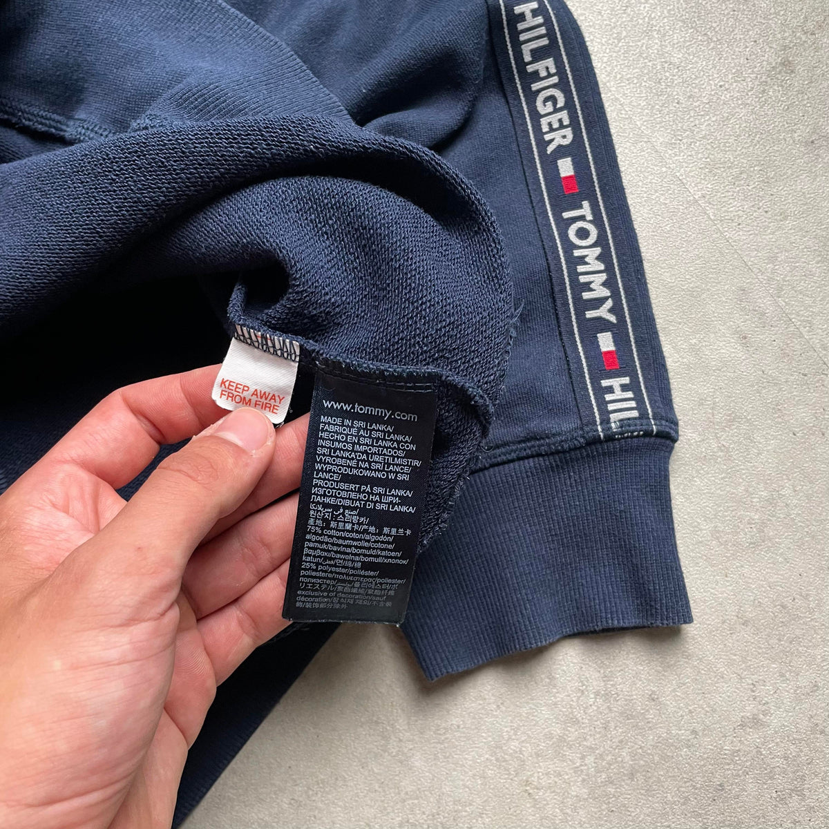 Tommy Hilfiger sötétkék tape crewneck