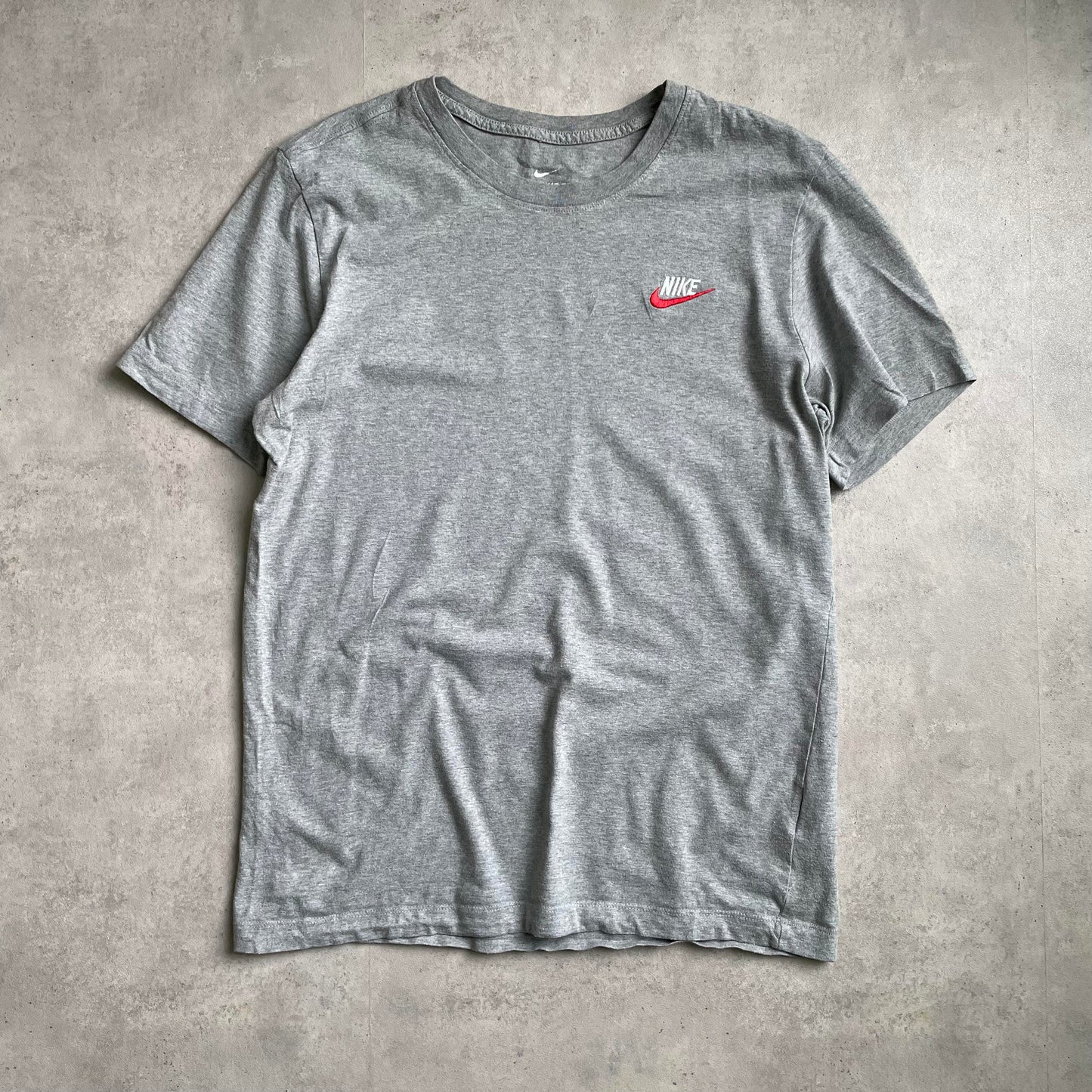 Nike szürke club logo póló