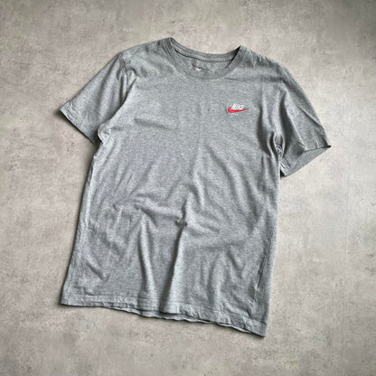 Nike szürke club logo póló