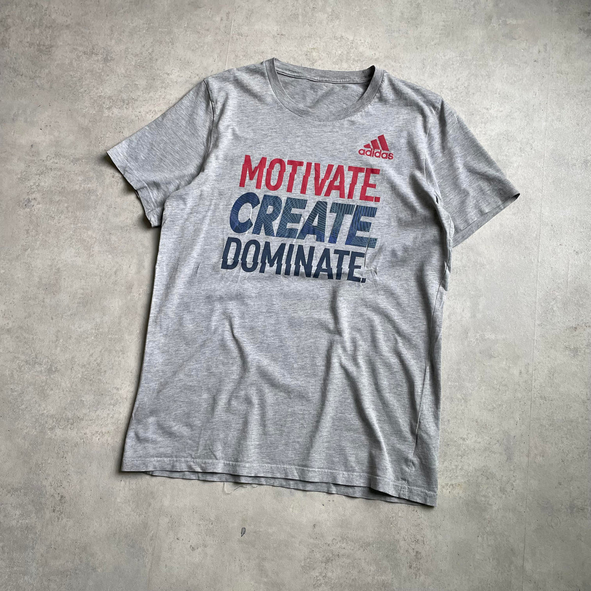 Adidas szürke graphic póló
