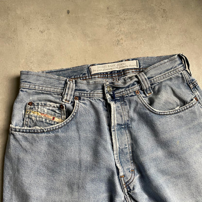 Diesel vintage világoskék szaggatott farmernadrág