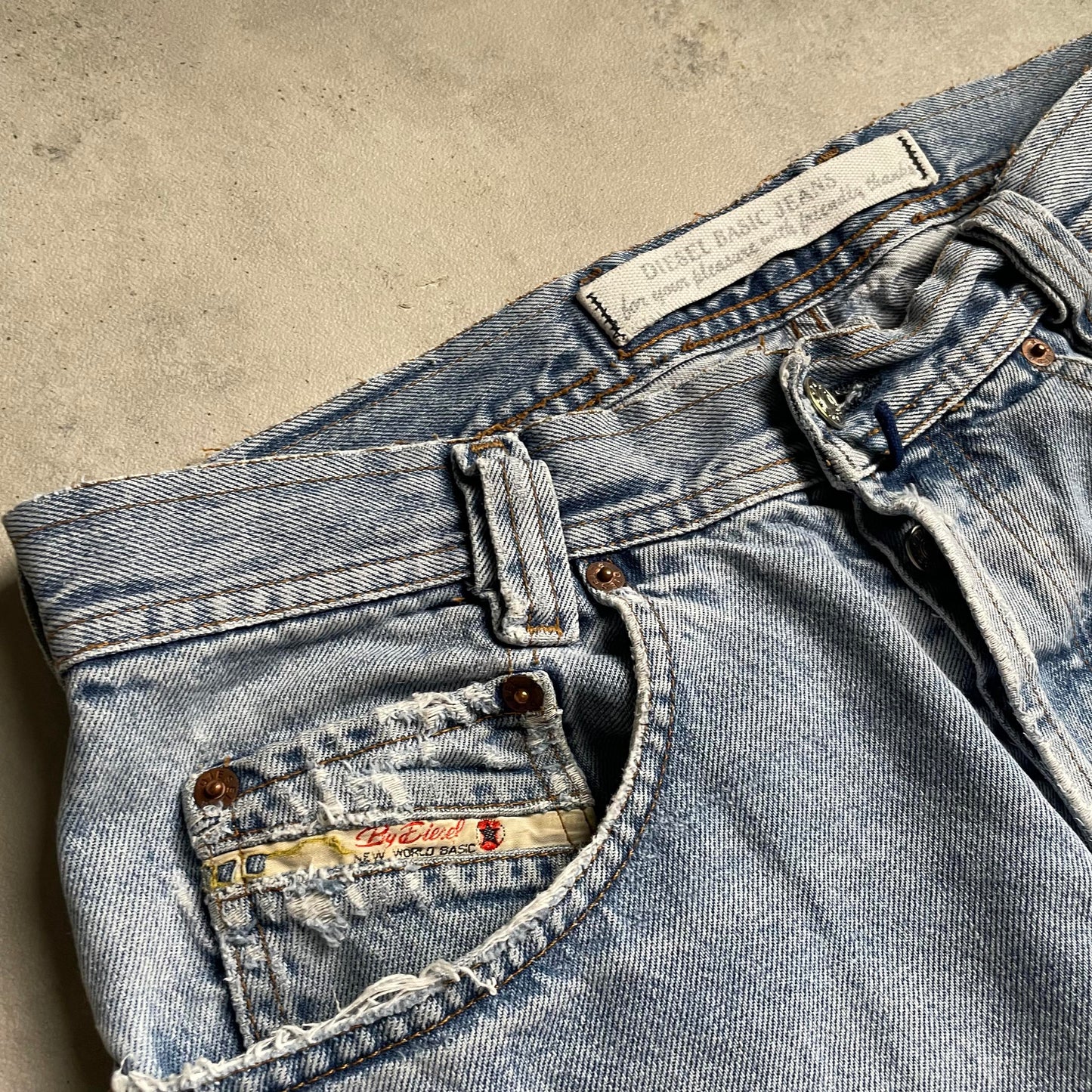Diesel vintage világoskék szaggatott farmernadrág