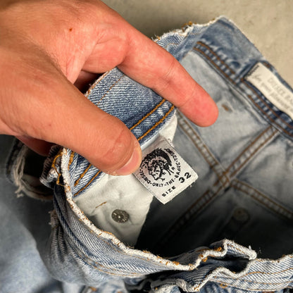 Diesel vintage világoskék szaggatott farmernadrág