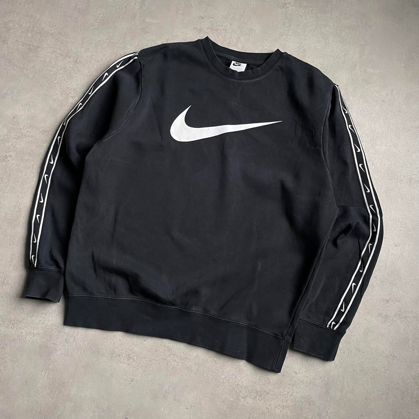 Nike fekete mini swoosh crewneck