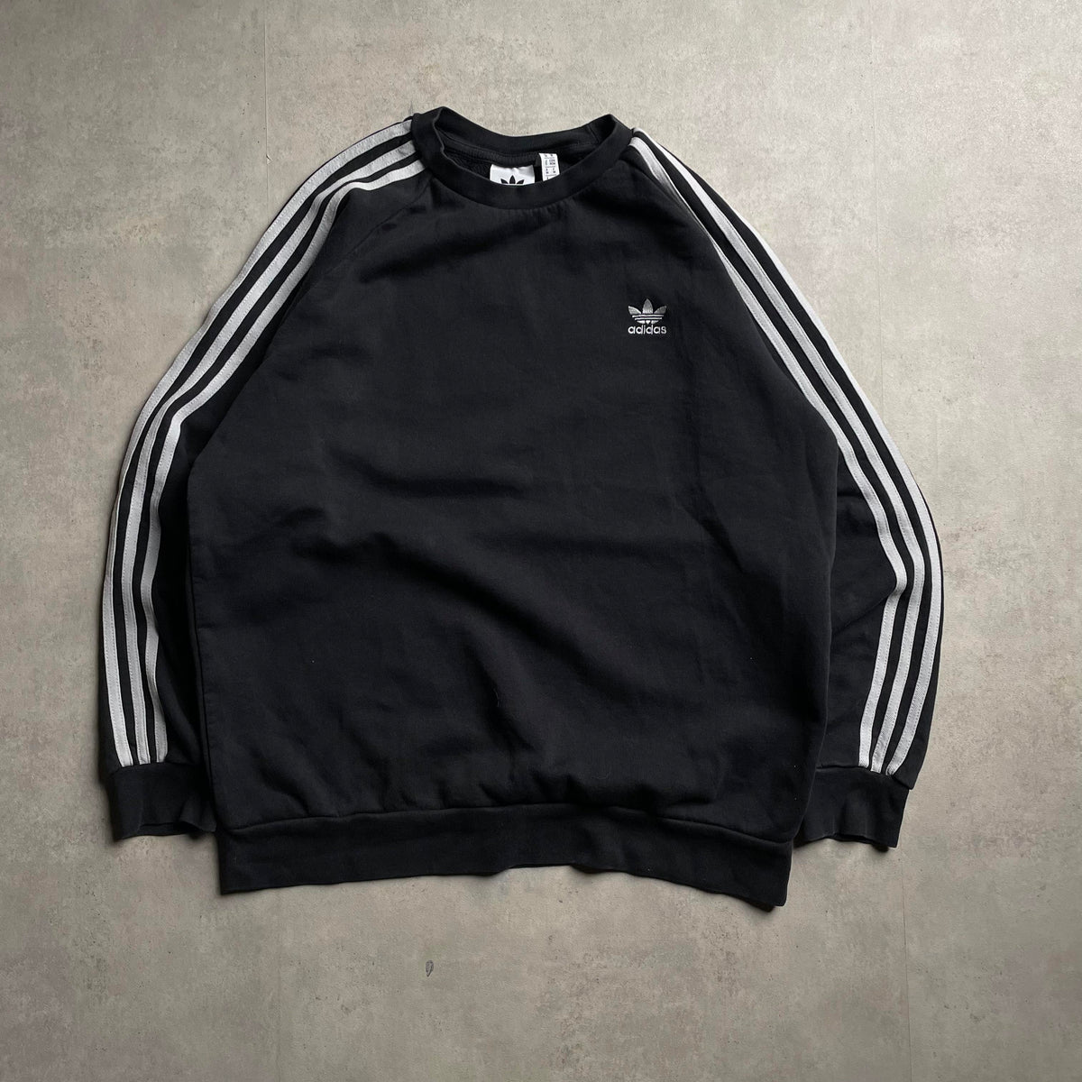 Adidas fekete crewneck