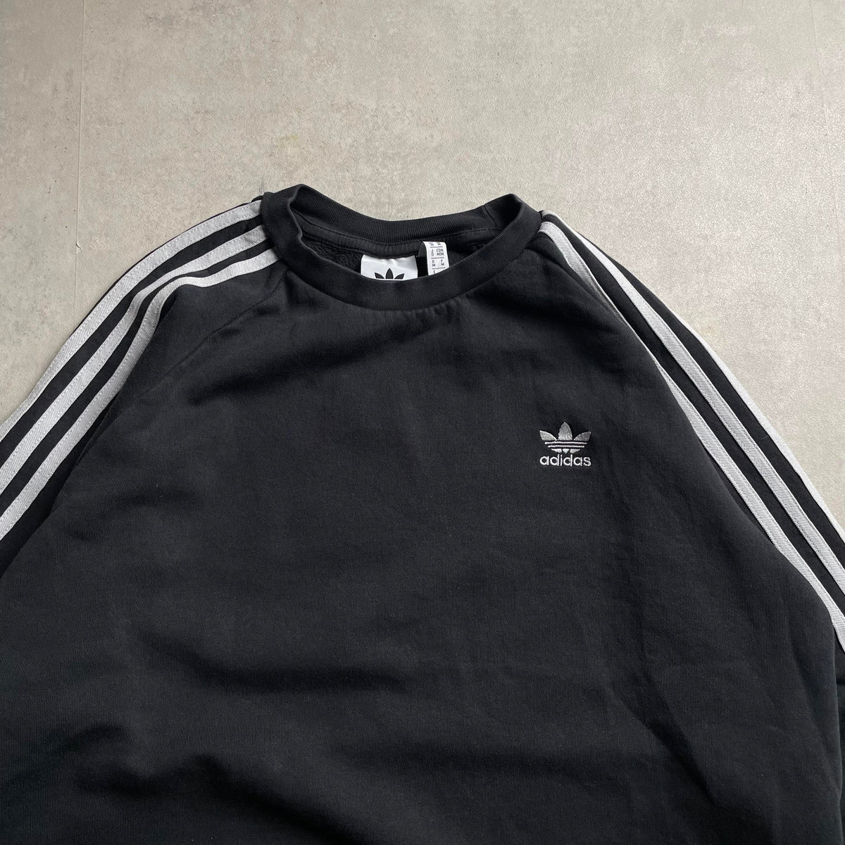 Adidas fekete crewneck