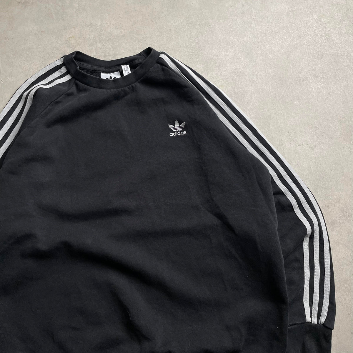 Adidas fekete crewneck