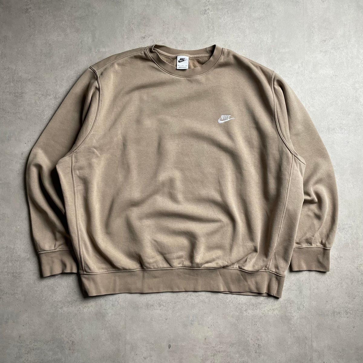 Nike bézs club logo crewneck